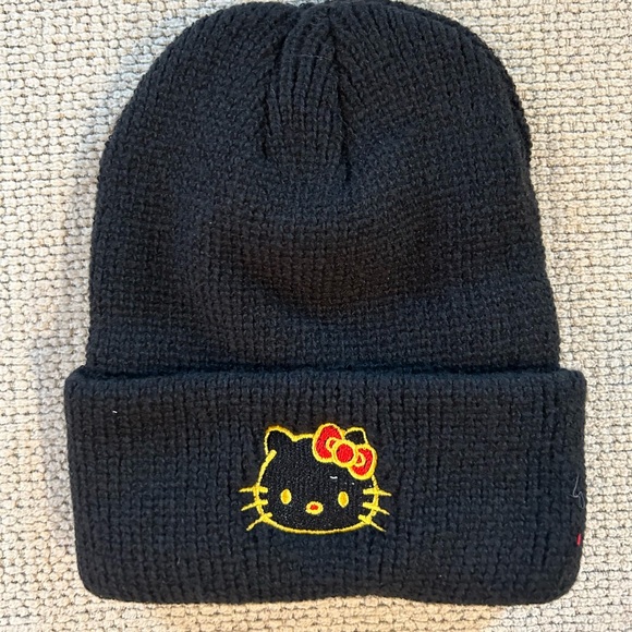 Hello Kitty Winter Hat Set Of 4 -Pink/White/Red/Black New💗 - Picture 3 of 5